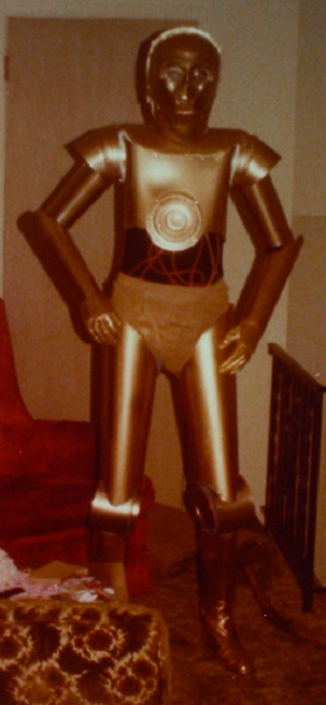 Illustration for article titled Amazing DIY C-3PO Costume from 1977